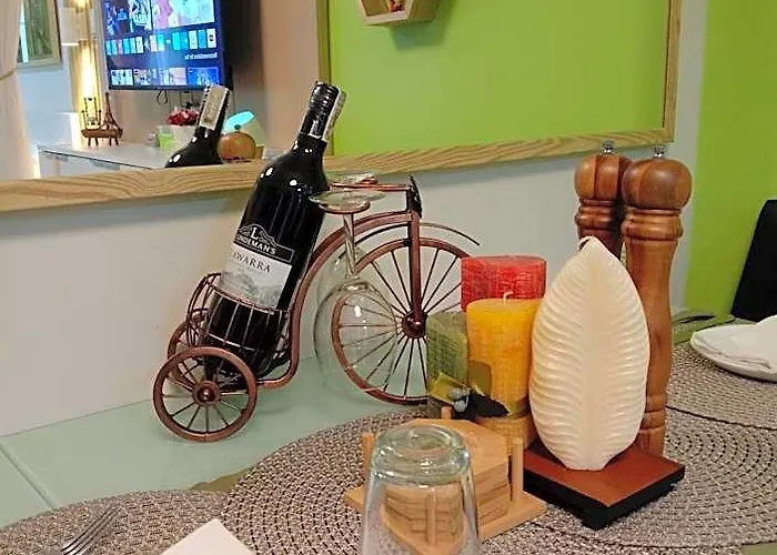 Hotel Oasis Chic By The Bay Pasay Near Mall Of 4*